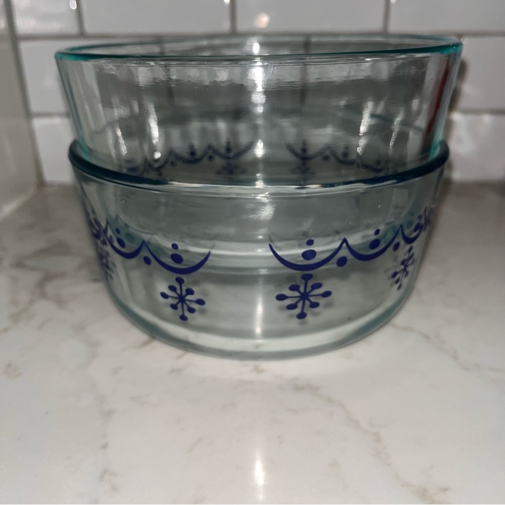 Pyrex Blue Snowflake Pattern - Picture 3 of 3